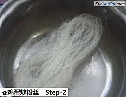 鸡蛋炒粉丝做法第二步骤