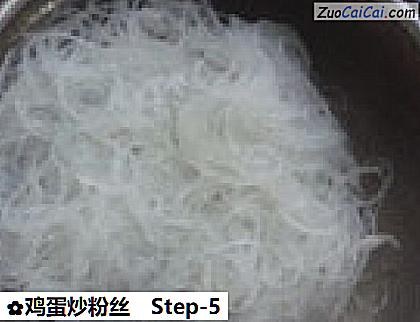 鸡蛋炒粉丝做法第五步骤