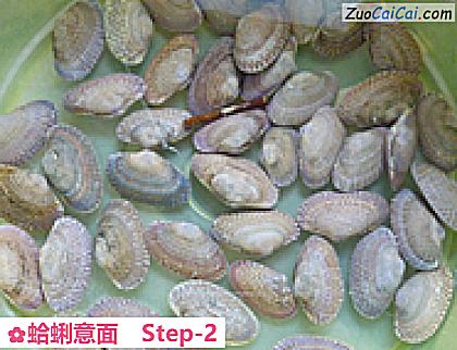 蛤蜊意面做法第二步骤