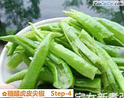 糖醋虎皮尖椒做法第四步骤