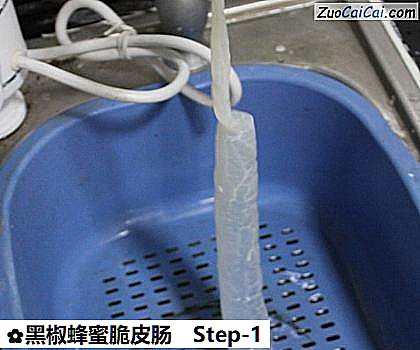 黑椒蜂蜜脆皮肠做法第一步骤