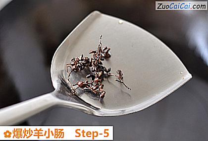 爆炒羊小肠做法第五步骤