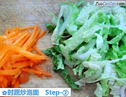时蔬炒泡面做法第二步骤