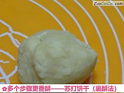 苏打饼干做法第二步骤