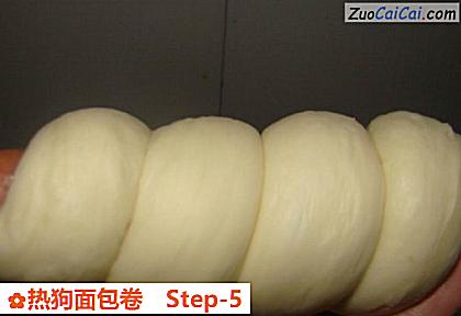 热狗面包卷做法第五步骤
