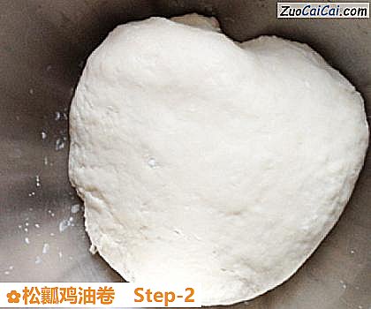 松瓤鸡油卷做法第二步骤