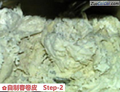 自制春卷皮做法第二步骤
