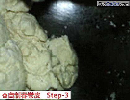 自制春卷皮做法第三步骤