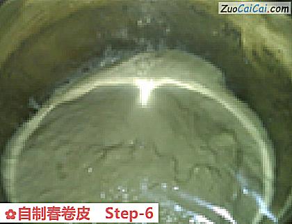 自制春卷皮做法第六步骤