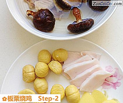 板栗烧鸡做法第二步骤