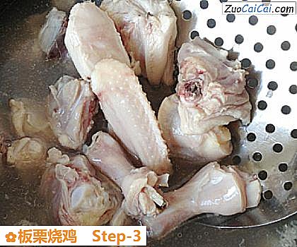 板栗烧鸡做法第三步骤