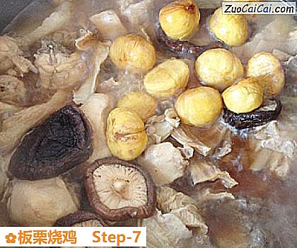 板栗烧鸡做法第七步骤