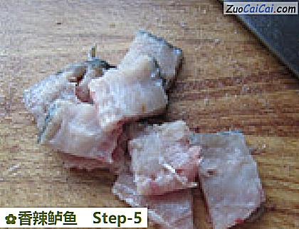 香辣鲈鱼做法第五步骤