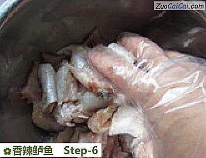 香辣鲈鱼做法第六步骤