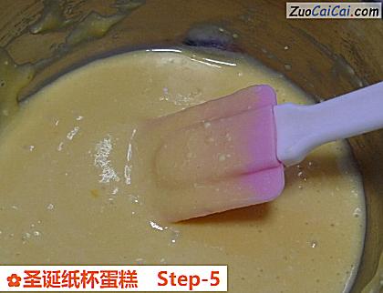 圣诞纸杯蛋糕做法第五步骤