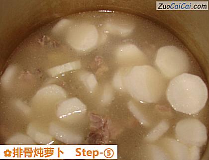 排骨炖萝卜做法第五步骤