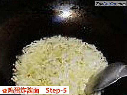 鸡蛋炸酱面做法第五步骤