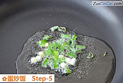 蛋炒饭做法第五步骤