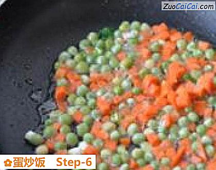 蛋炒饭做法第六步骤