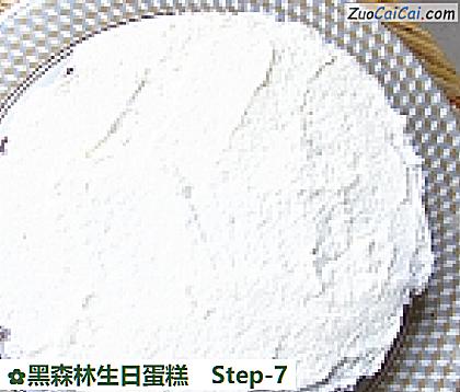 黑森林生日蛋糕做法第七步骤