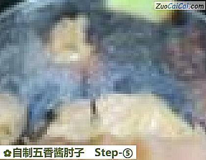 自制五香酱肘子做法第五步骤