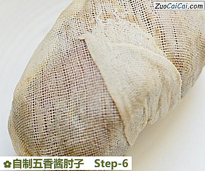 自制五香酱肘子做法第六步骤