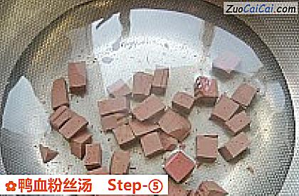 鸭血粉丝汤做法第五步骤