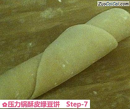 压力锅酥皮绿豆饼做法第七步骤