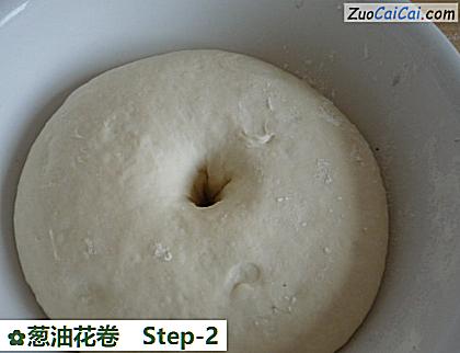 葱油花卷做法第二步骤