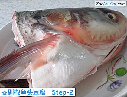 剁椒鱼头豆腐做法第二步骤