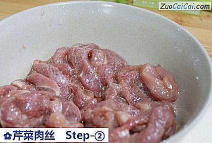 芹菜肉丝做法第二步骤