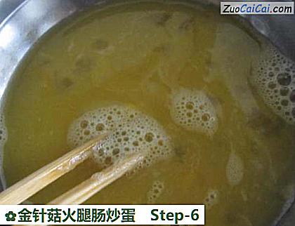 金针菇火腿肠炒蛋做法第六步骤