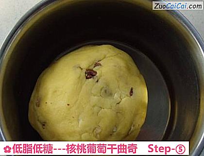 -核桃葡萄干曲奇做法第五步骤