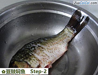 豆豉焖鱼做法第二步骤
