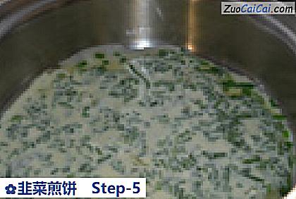 韭菜煎饼做法第五步骤