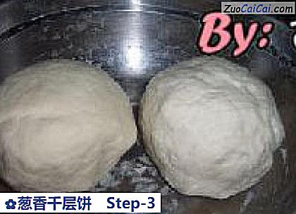 葱香千层饼做法第三步骤