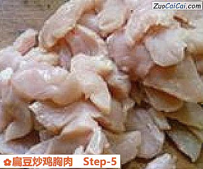 扁豆炒鸡胸肉做法第五步骤