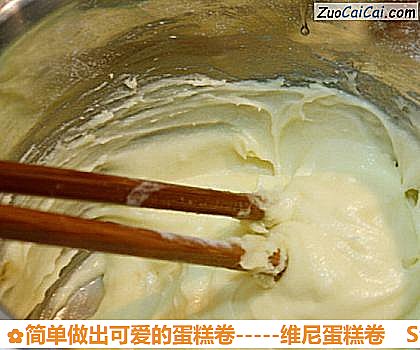 简单做出可爱的蛋糕卷－维尼蛋糕卷做法第三步骤