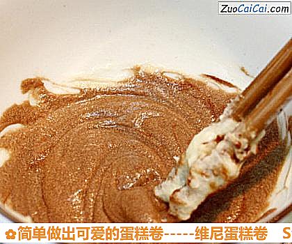 简单做出可爱的蛋糕卷－维尼蛋糕卷做法第四步骤