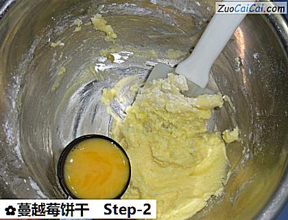 蔓越莓饼干做法第二步骤