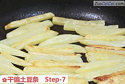 干煸土豆条做法第七步骤