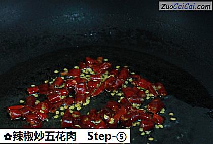 辣椒炒五花肉做法第五步骤
