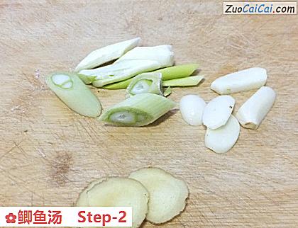 鲫鱼汤做法第二步骤