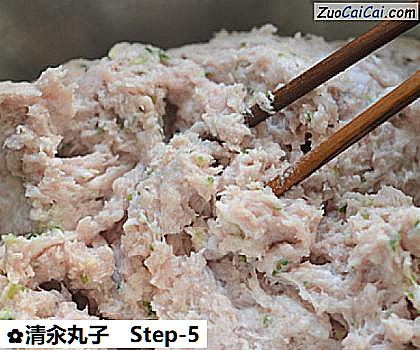 清汆丸子做法第五步骤