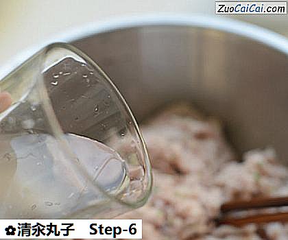 清汆丸子做法第六步骤