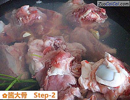 酱大骨做法第二步骤