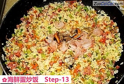 海鲜蛋炒饭做法第十三步骤