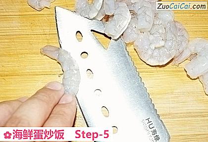 海鲜蛋炒饭做法第五步骤