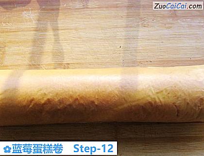 蓝莓蛋糕卷做法第十二步骤