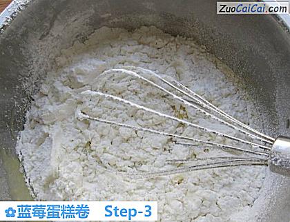 蓝莓蛋糕卷做法第三步骤